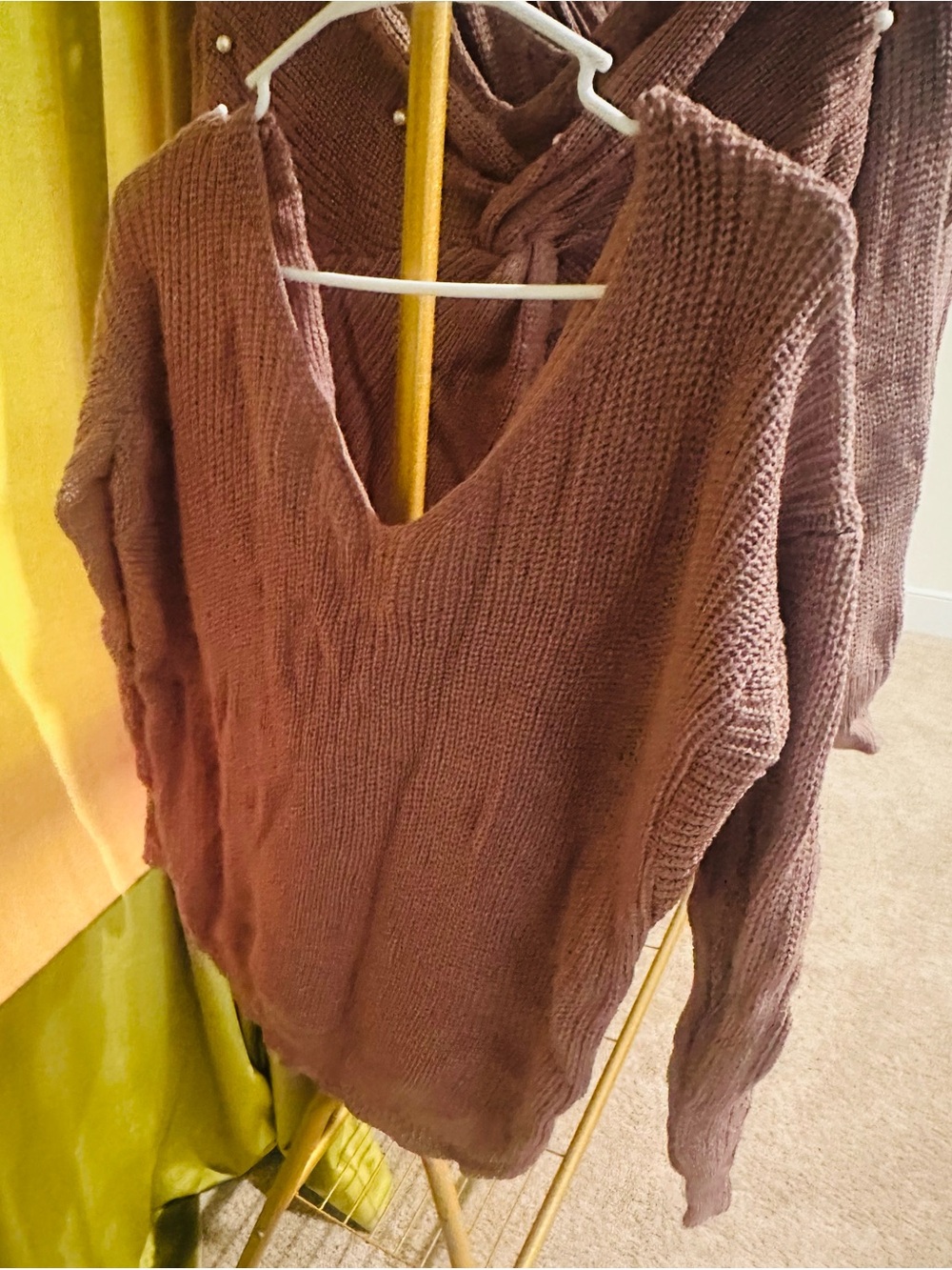 Cozy V-Neck Women's Sweater in Dusty Mauve